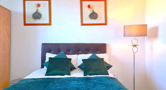 2 bedroom Central Flat with Parking, Забронировать Апартаменты/квартира Апартаменты Ливерпуля, рядом с Улица Джеффс ов Болд, Апартаменты/квартира