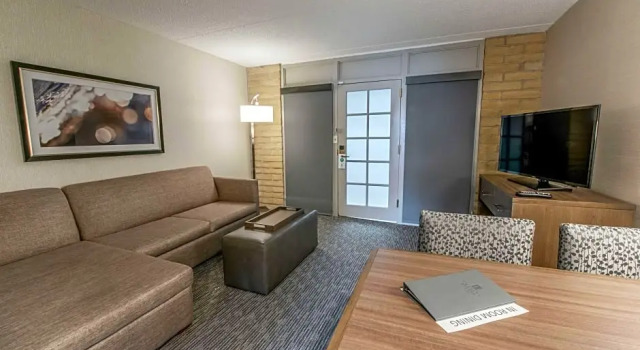Двухместный люкс Executive с 2 комнатами Embassy Suites by Hilton Chicago Schaumburg Woodfield