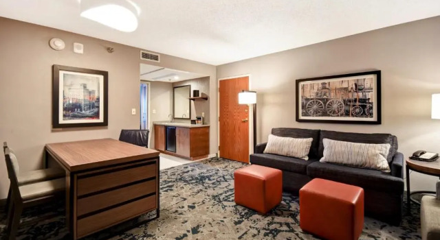 Двухместный люкс для гостей с нарушениями слуха c 1 комнатой Embassy Suites by Hilton Omaha Downtown Old Market