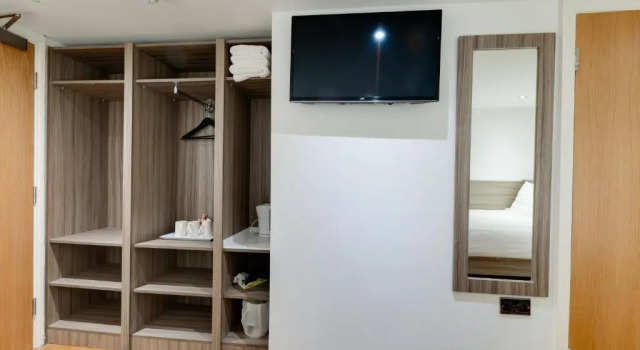 Трёхместный номер Standard без окна The Podworks Hotel