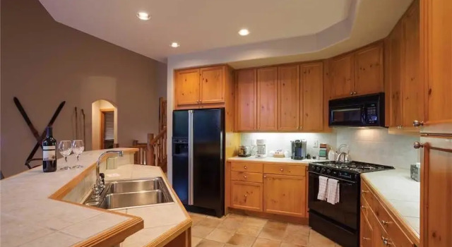 Апартаменты 2748 Waterstone Apartment 5