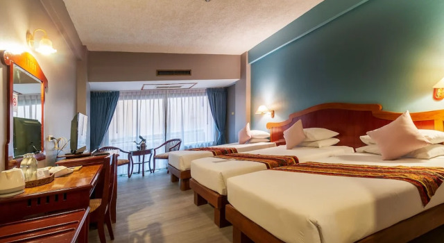 Трёхместный семейный номер Deluxe с балконом Chiangmai Gate Hotel