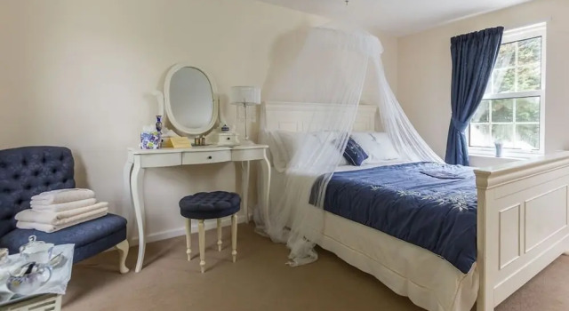 Clos De Vaul Creux, Book Hotel Sark 