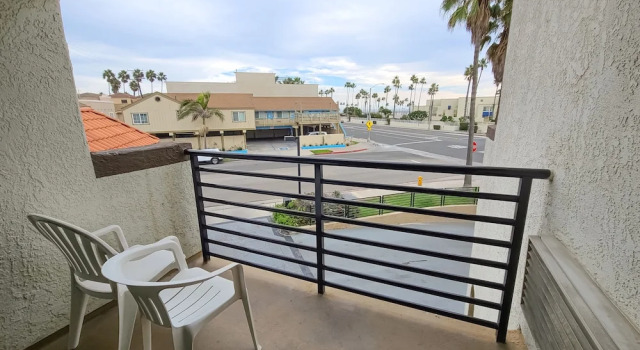 Четырёхместный номер Standard с балконом Huntington Beach Inn