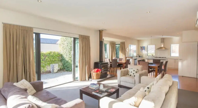 Modern Lake Haven - Wanaka Holiday Home, Забронировать Отель Ванака Требл-Коун