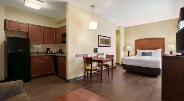 Двухместная студия люкс Non Smoking Days Inn & Suites by Wyndham Sherwood Park Edmonton