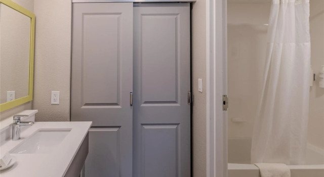 Четырёхместный люкс с 2 комнатами Hampton Inn & Suites-Florence Downtown
