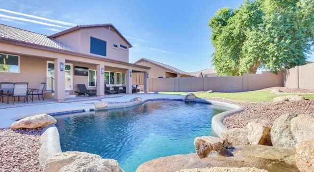 Коттедж 7 Mi to State Farm Stadium: Family Home w/ Pool
