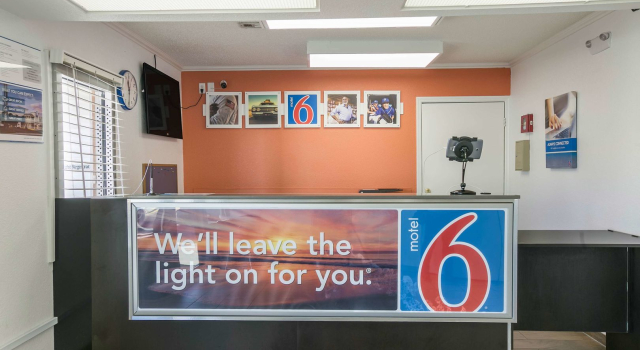 Motel 6 Dothan, AL