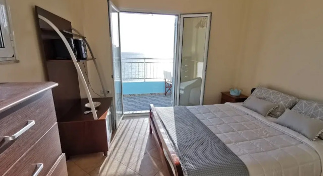 Коттедж с 2 комнатами с балконом Amazing House Erato On The Sea South Creta