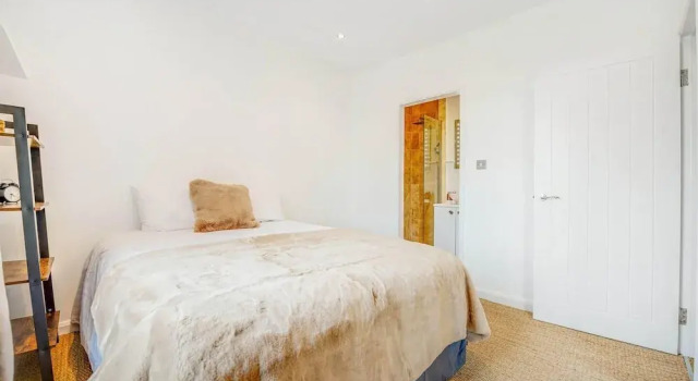 3 Bedroom Penthouse With London Skyline View
