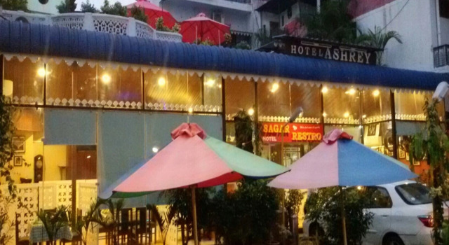 Hotel Ashrey, Rezervovat Hotel Déhrádún Uttarakhand