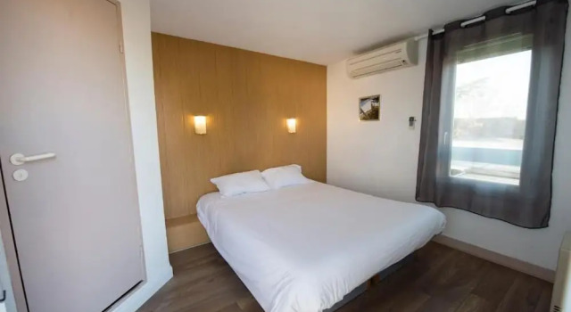Номер Standard Brit Hotel Essentiel Pau Lescar