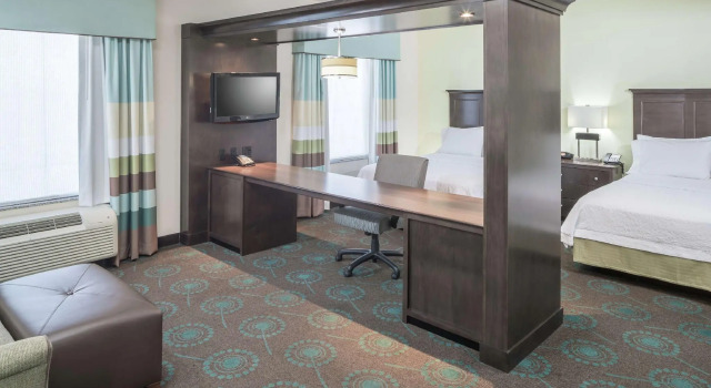 Четырёхместный люкс Hampton Inn & Suites Huntsville Research Park Area