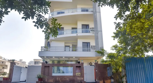 Royal Residence Galleria, Забронировать Отель Гургаон Gurgaon Region, рядом с Улица Гольф-Корс-роуд