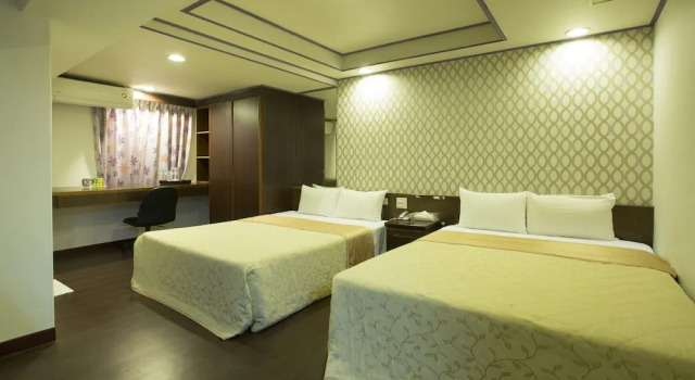Четырёхместный семейный номер Standard Chief Hotel