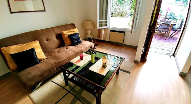 House With one Bedroom in Montreuil, With Enclosed Garden and Wifi, Забронировать Отель Отели в центре Монтрёй, в центре