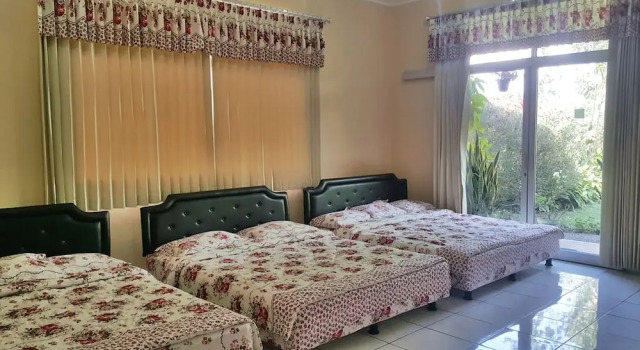 Villa Vila Bunga Merah Gelatik