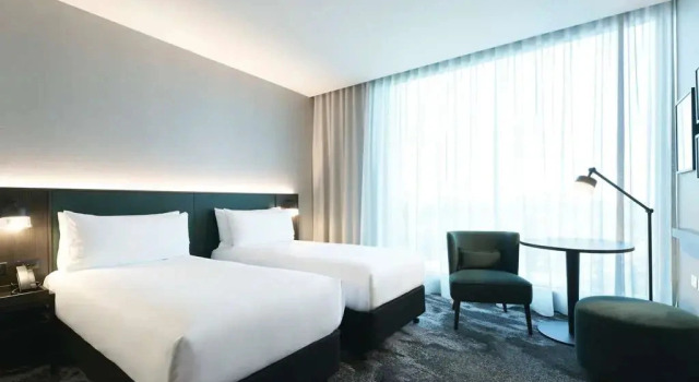 Номер Deluxe с красивым видом из окна Novotel Melbourne Airport