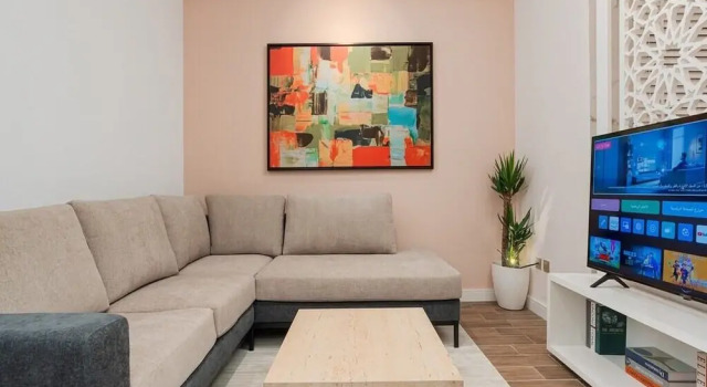 Stylish & Upscale Apartment in Almughrizat