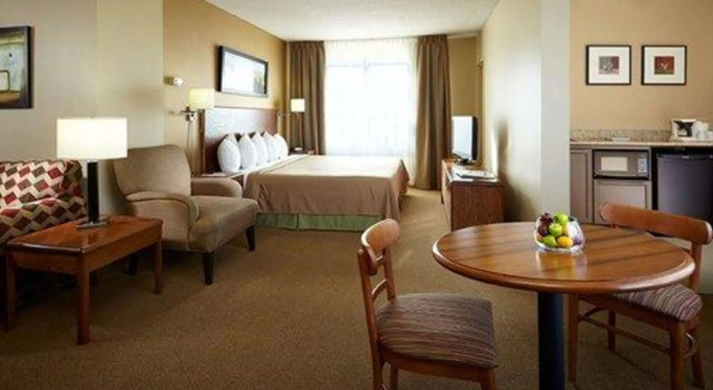 Двухместный люкс Quality Inn & Suites PE Trudeau Airport