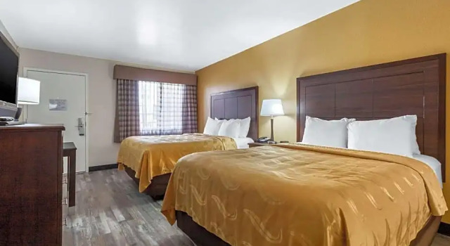 Четырёхместный люкс SureStay by Best Western Mesa Downtown Area