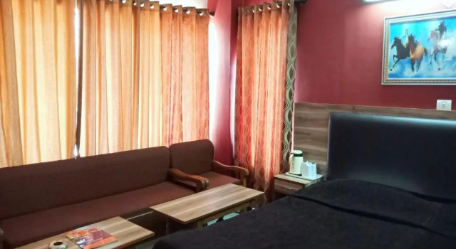 Номер Standard Hotel Shikhar & Restaurant