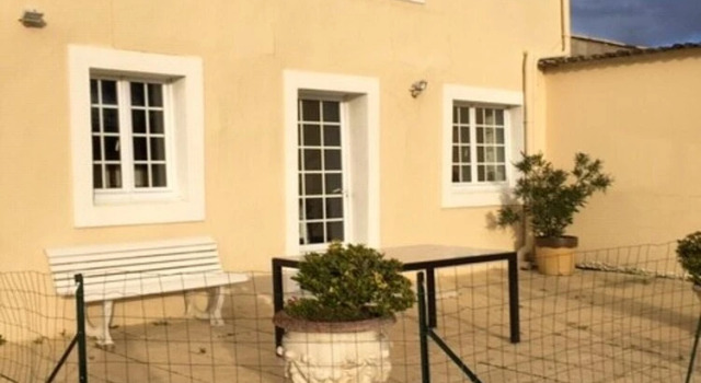 House With 2 Bedrooms in Bayeux, With Shared Pool, Enclosed Garden and Wifi, Забронировать Отель Байе 