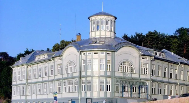 Апартаменты Beachfront Art Gallery Mansard One Bedroom Suite in Historic Bath-House