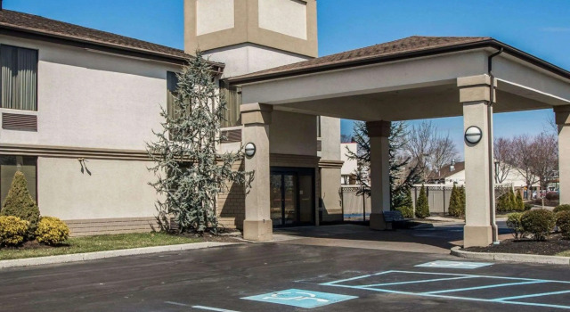Quality Inn & Suites NJ State Capital Area, Buchen Sie Hotel Morrisville Bucks County