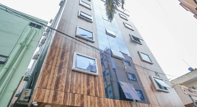 OYO 11916 Varcity Plaza, Забронировать Отель Отели Бангалора с завтраком, рядом с Торговый центр The Forum, Завтраки