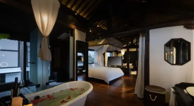 Люкс Dali Mutian Yangshan Hotel
