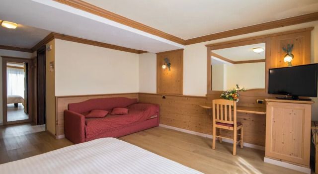Трёхместный номер Standard с балконом Hotel Colfosco
