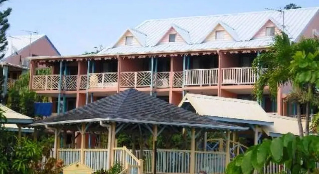 Studio in Sainte-anne, With Shared Pool, Furnished Terrace and Wifi - 600 m From the Beach