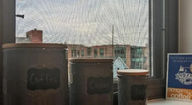 Downtown Traverse City Capri Condo 316, Забронировать Отель Отели и гостиницы Траверс-Сити, рядом с Туристический центр Траверс-Сити, Отель