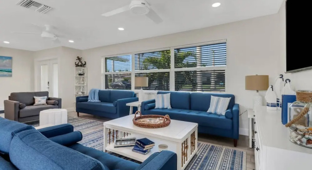 5609 Del Rio Ct, Забронировать Дом для отпуска Виллы Кейп-Корал, рядом с Пляж яхт-клуба Кейп-Корал, Вилла
