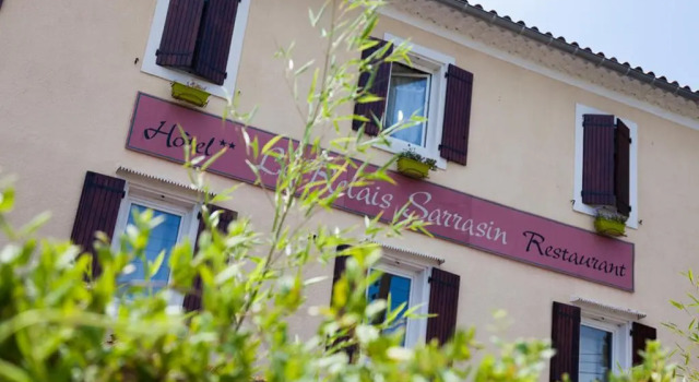 Logis le Relais Sarrasin, Réserver Hôtel Hôtels à Gard avec piscine, Piscine