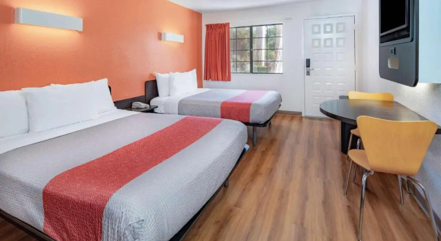 Четырёхместный номер Premium Motel 6-Thousand Oaks, CA