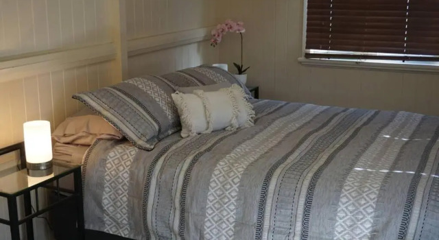 Harris House-2 bedroom unit with INDOOR FIREPLACE Holiday home Stanthorpe, Rezerwuj Hotel Stanthorpe Queensland