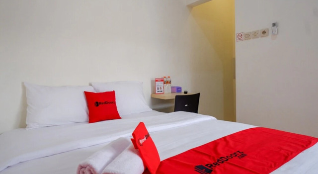 RedDoorz near Alun Alun Kudus 2