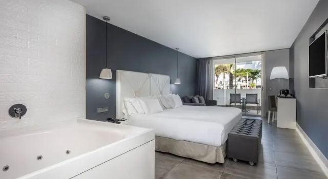 Номер Deluxe с балконом Barceló Teguise Beach