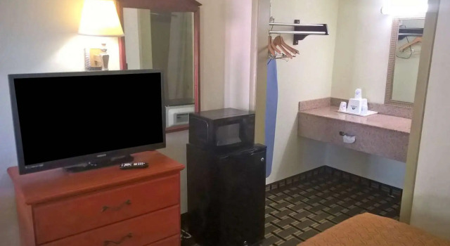 Четырёхместный номер Standard Americas Best Value Inn Anderson SC