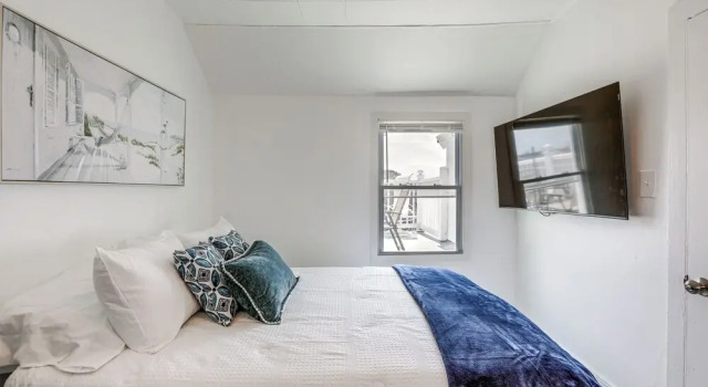 Stroll to Ocean Grove Boardwalk & Beach: Sleek Apt, Buchen Sie Ferienwohnung Ocean Grove 
