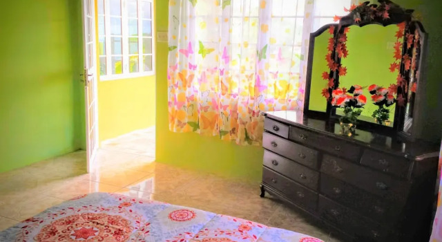 BamBoo Breeze Inn, Rezerwuj Hotel Hotele w Saint Ann Parish z parkingiem, Parking