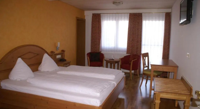 Gasthof zur Burg, Réserver Hôtel Ewattingen Forêt Noire