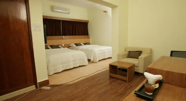 Семейный люкс Отель Richmond Hotel & Suites