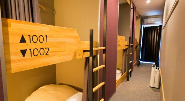 Кровать в общем номере Imano Tokyo Ginza Hostel