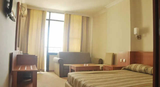 Трёхместный номер Standard с балконом Elysee Rive Hotel