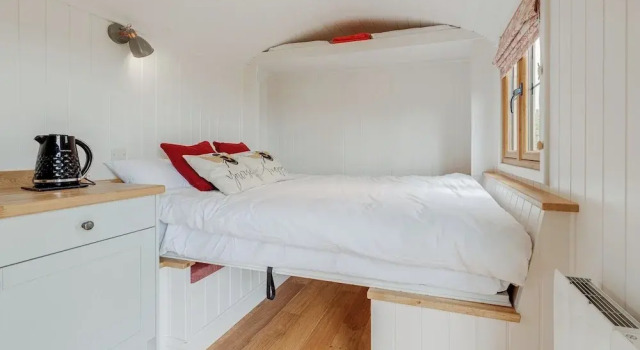 Robins Retreat - Orchard With hot tub - see Extras, Забронировать Отель Полгейт South Downs