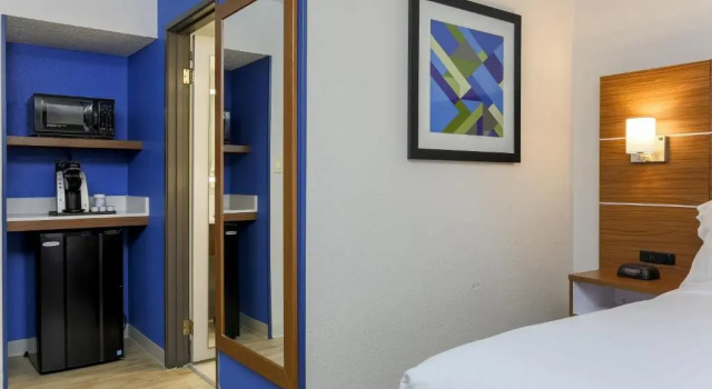 Номер Standard Holiday Inn Express Milwaukee - West Medical Center by IHG